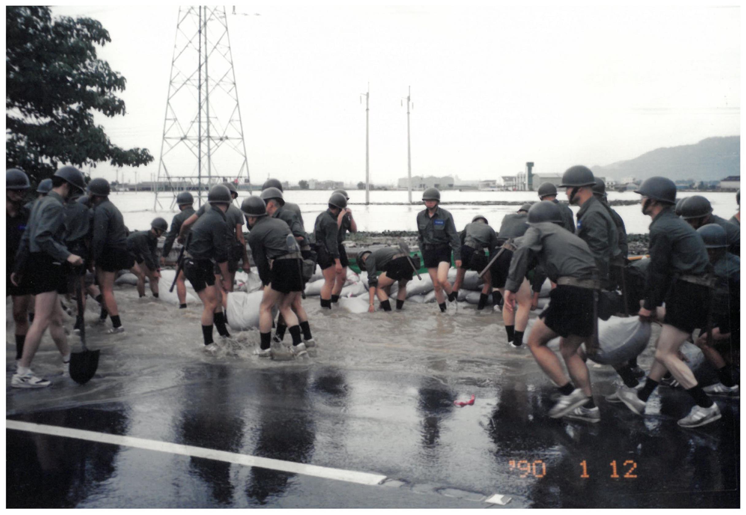 感謝國軍弟兄辛苦幫忙